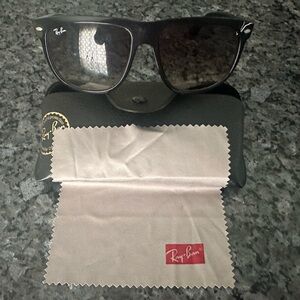 Ray-Ban Black Classic Sunglasses Timeless Design